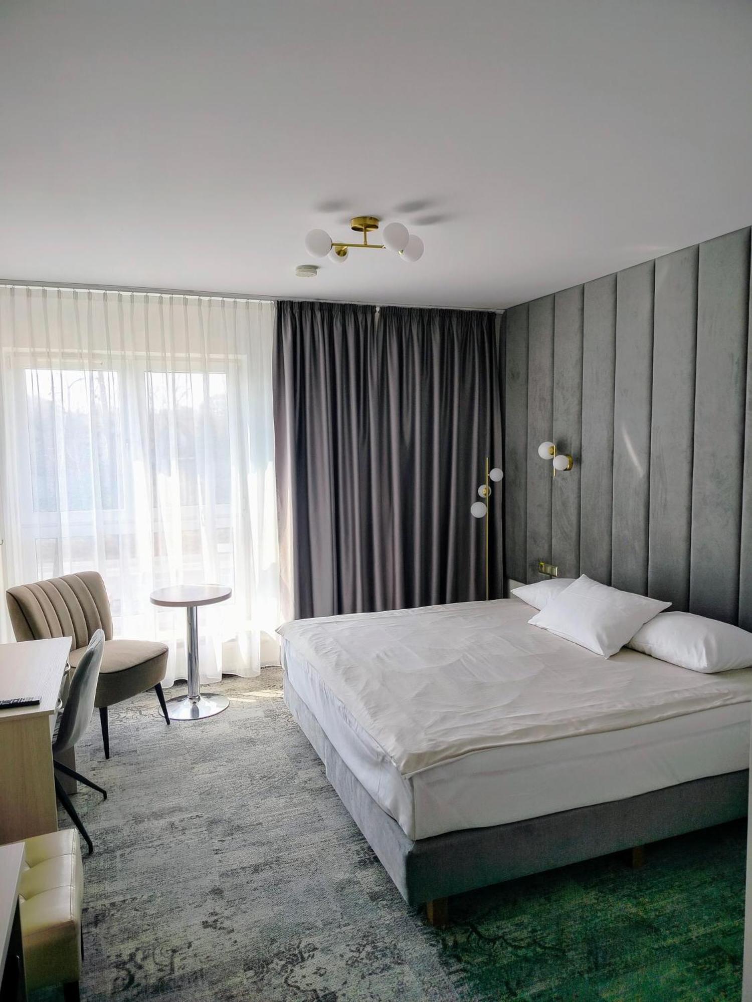 Hotel Sokolowska Airport Modlin นอวือ ดวูร์ มาซอเวียซกี ภายนอก รูปภาพ