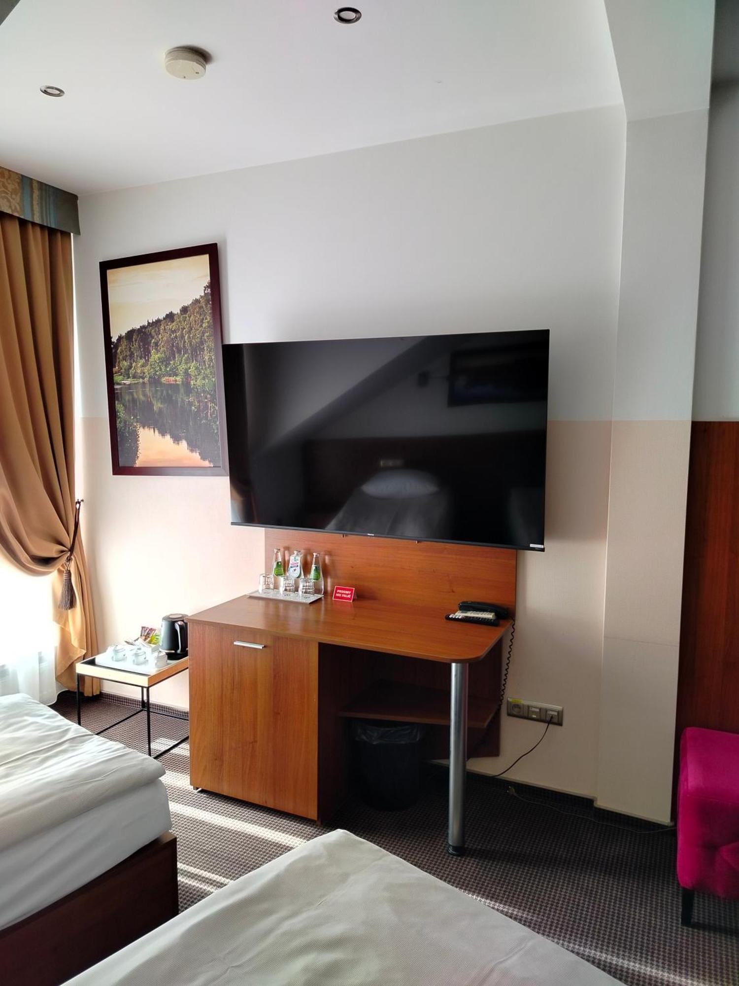 Hotel Sokolowska Airport Modlin นอวือ ดวูร์ มาซอเวียซกี ภายนอก รูปภาพ