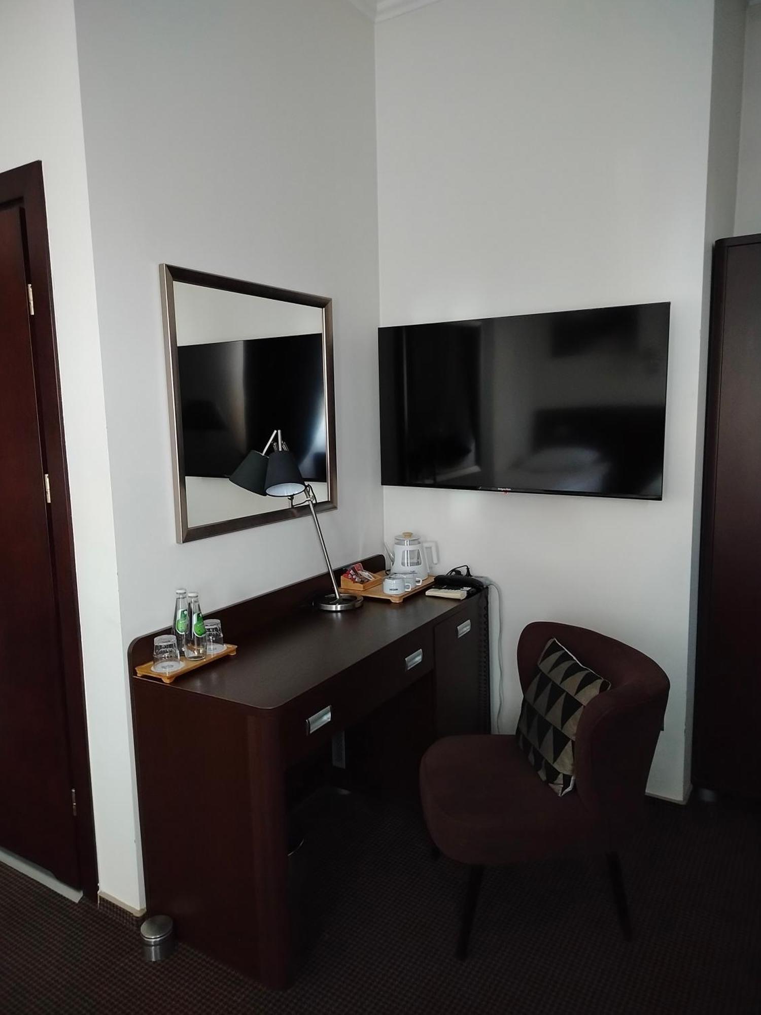 Hotel Sokolowska Airport Modlin นอวือ ดวูร์ มาซอเวียซกี ภายนอก รูปภาพ