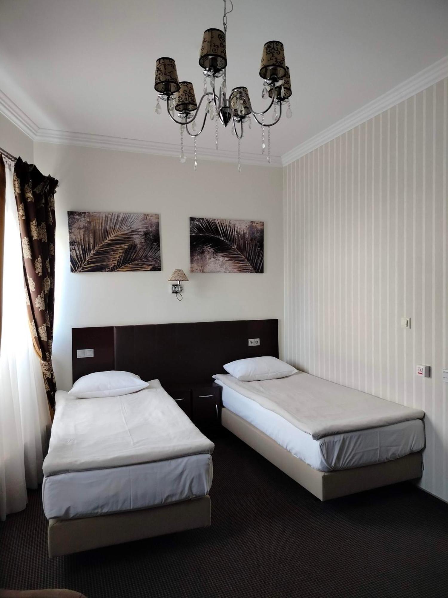 Hotel Sokolowska Airport Modlin นอวือ ดวูร์ มาซอเวียซกี ภายนอก รูปภาพ